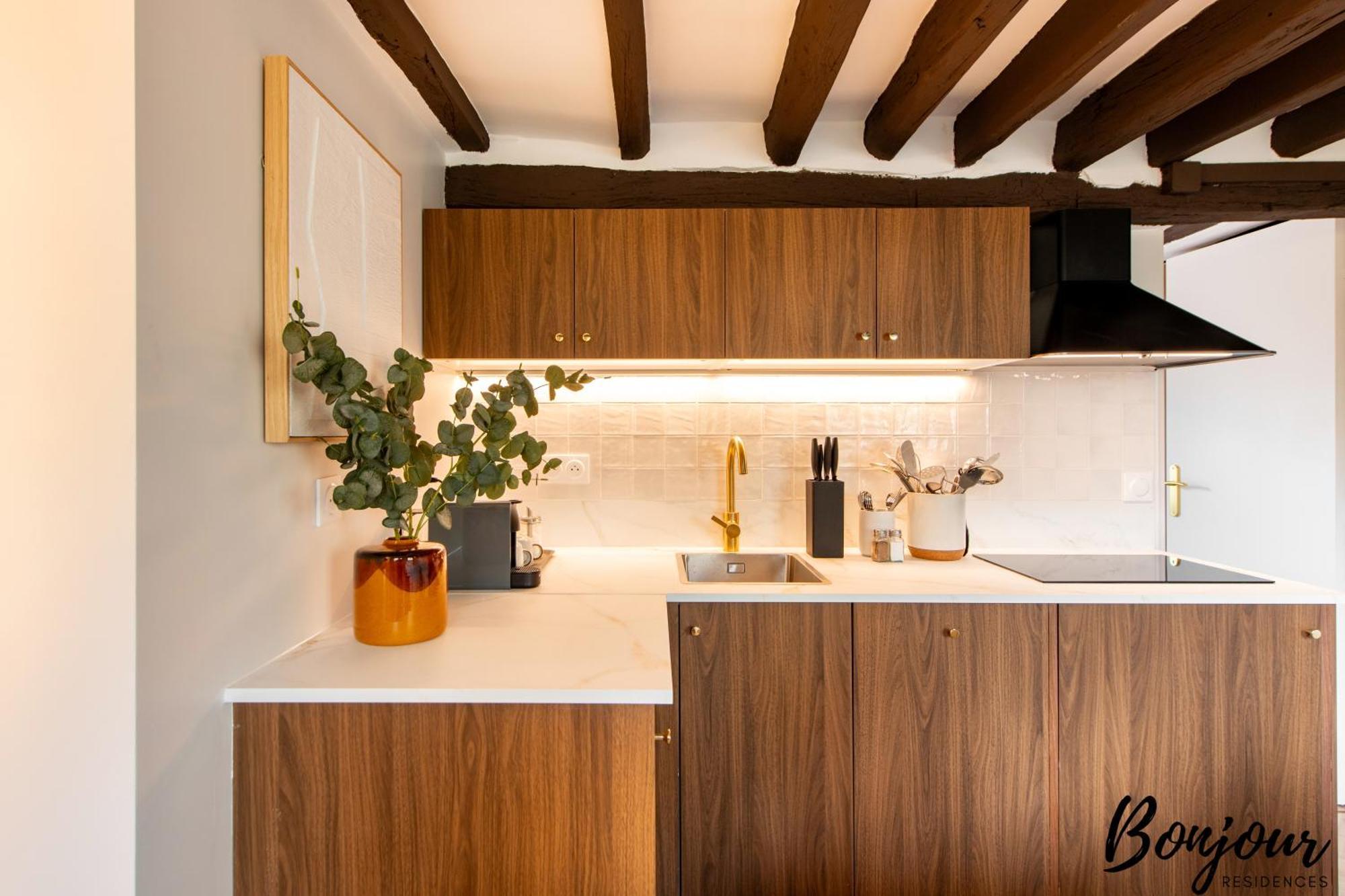Super - Marais Luxury One-bedroom - Free Parking Paris