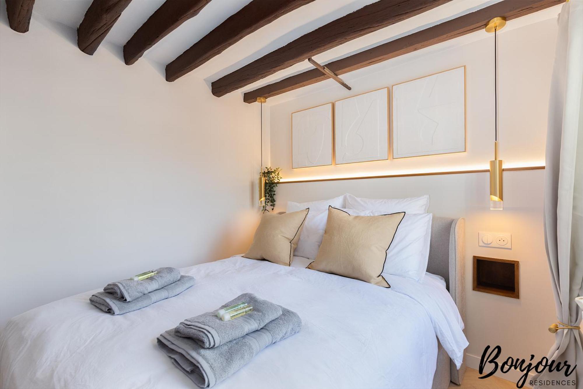 Super - Marais Luxury One-bedroom - Free Parking Apartment Paris