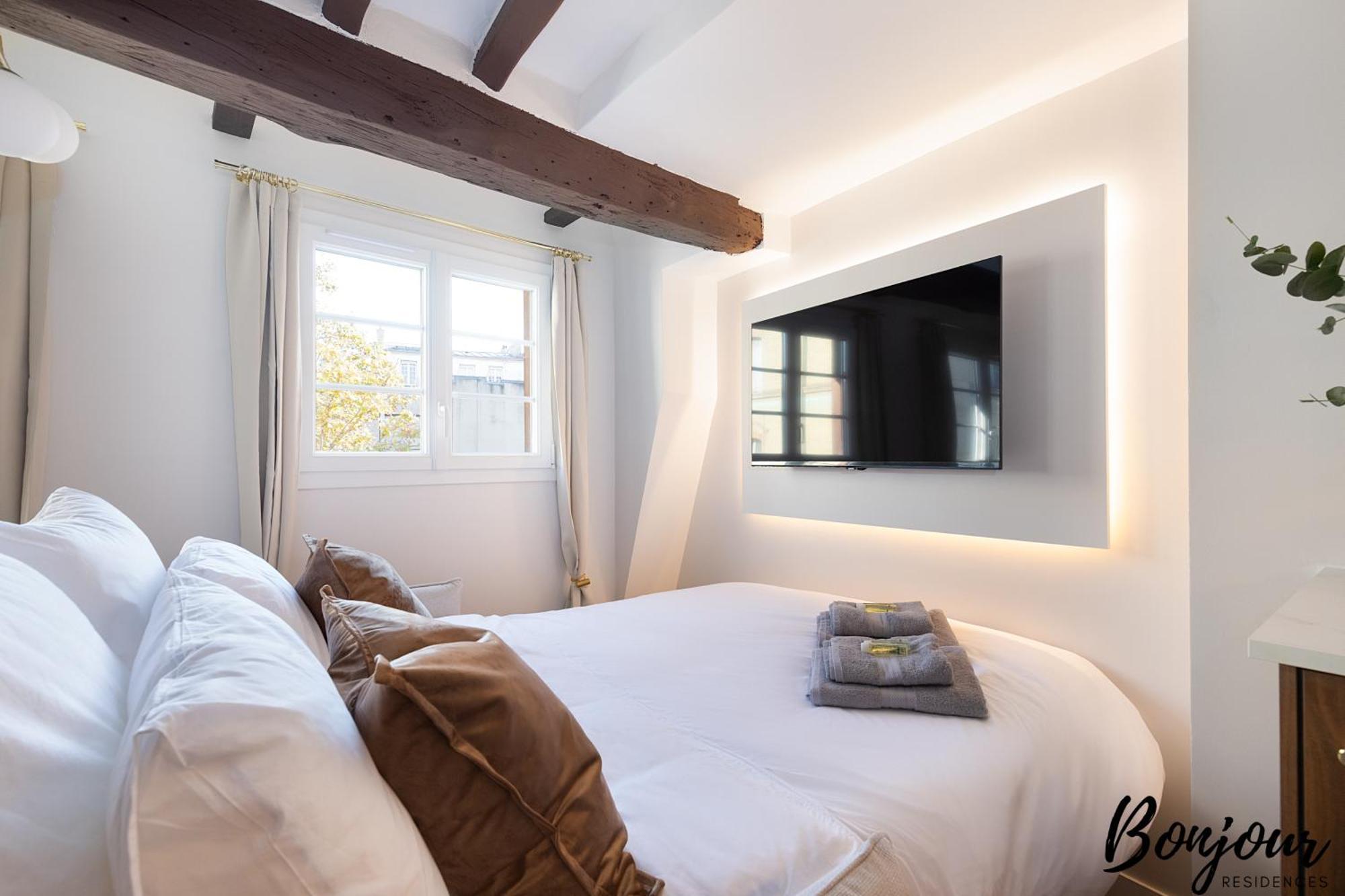 Apartment Super - Marais Luxury One-bedroom - Free Parking *