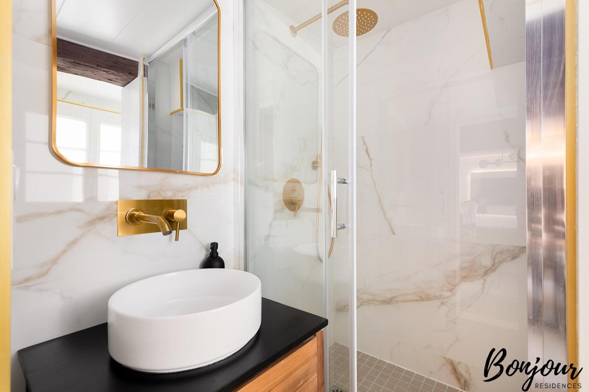 Super Central - Marais Designer One-Bedroom - Free Parking
