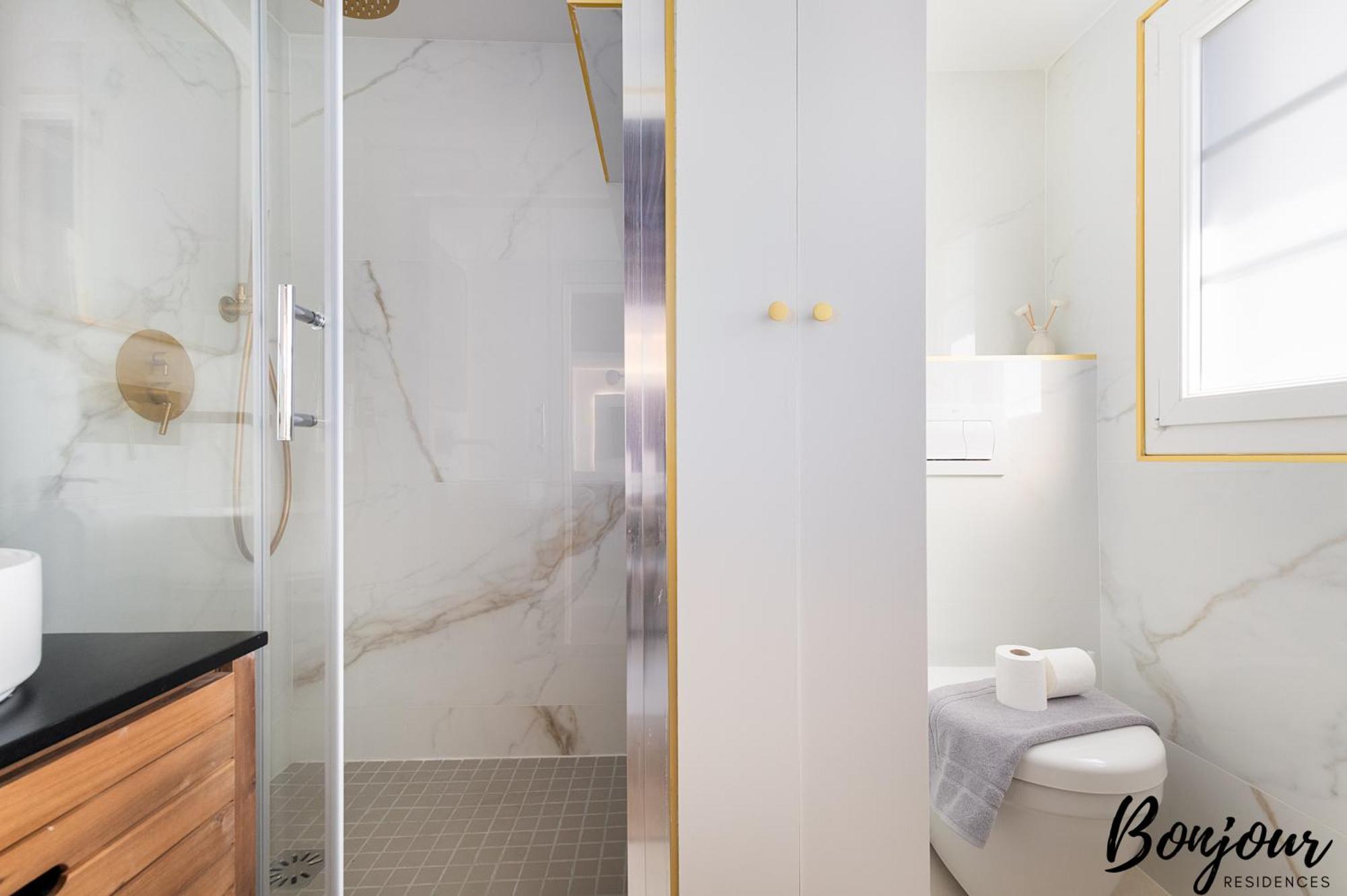 Super Central - Marais Designer One-Bedroom - Free Parking *