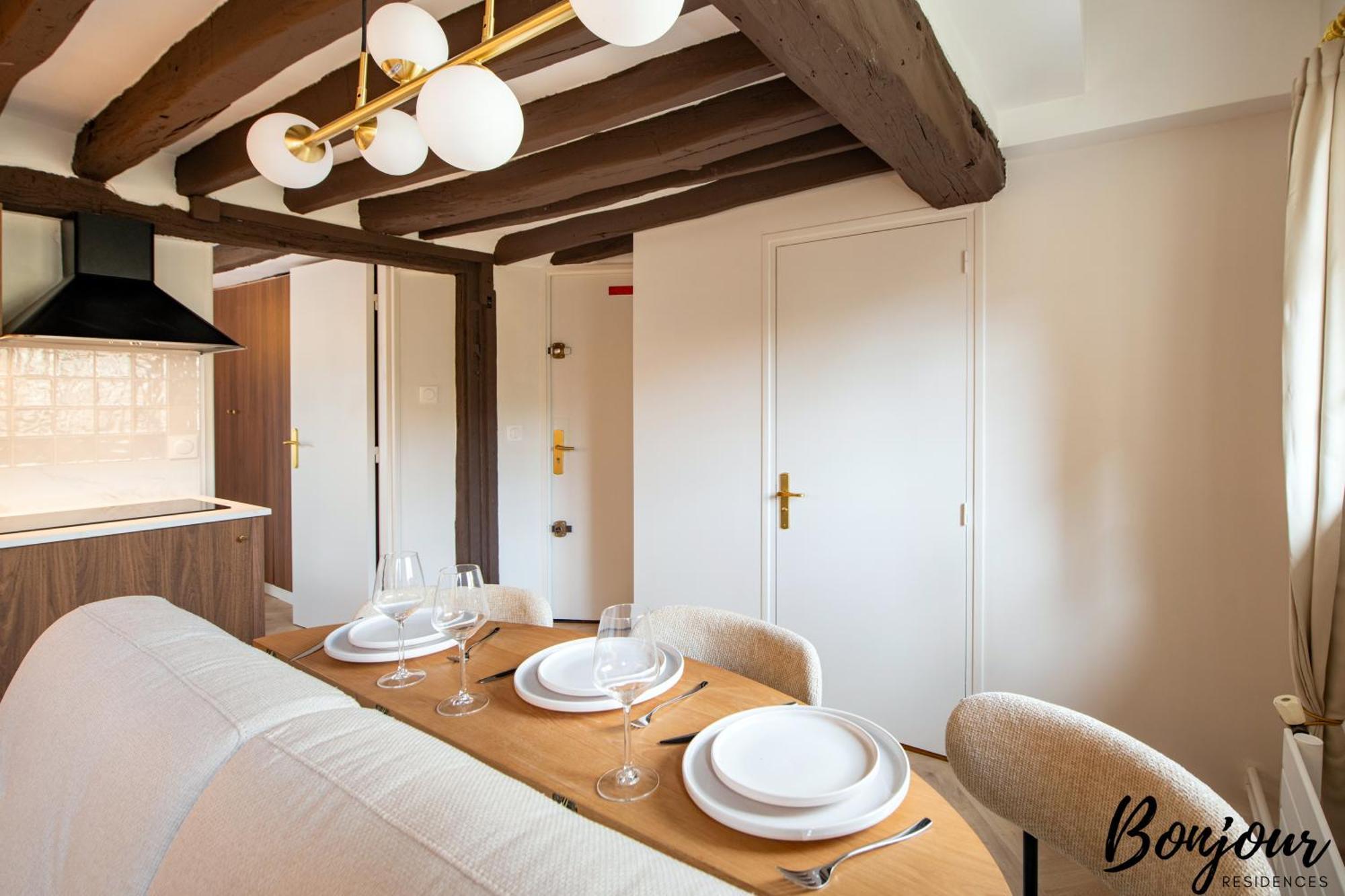Super Central - Marais Designer One-Bedroom - Free Parking *